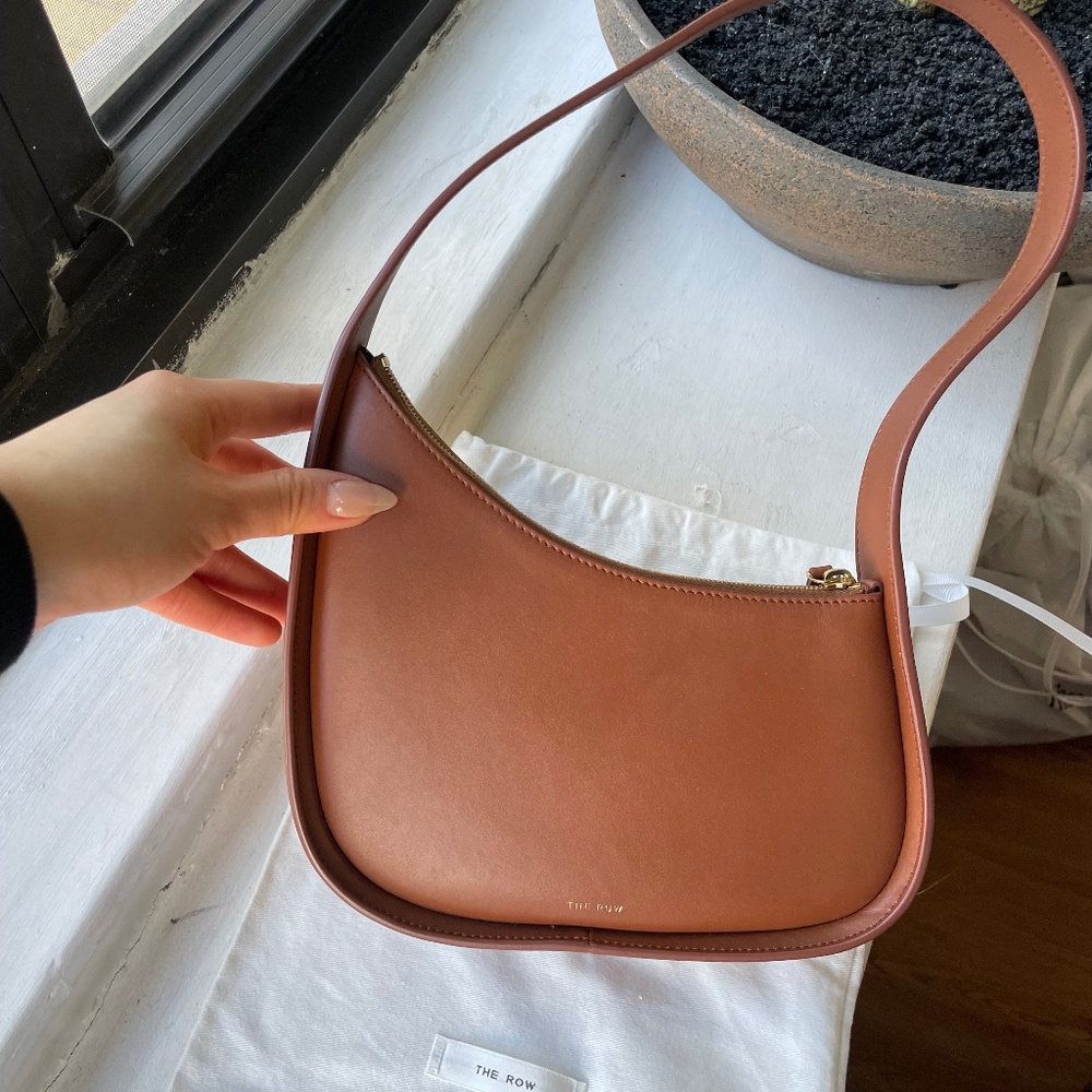 The row moon bag